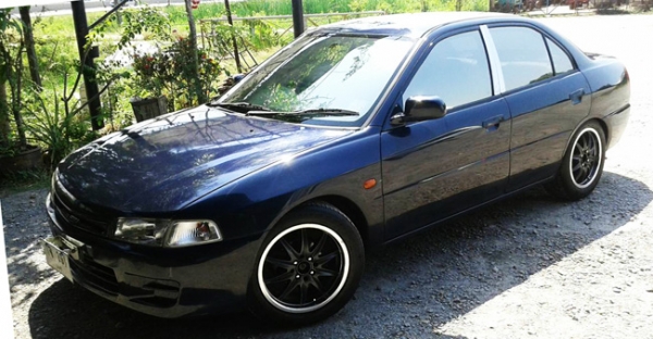 Mitsubishi lancer ท้ายเบนซ์ ปี 99 เครื่อง 1500 เกียร์ธรรมดา สีสวย เครื่องดี เกียร์เข้านิ่มไม่หลุด ช่วงล่างดี แอร์เย็น เลี้ยวไม่ดัง ไม่มีปัญหาความร้อน แม็กซ์ 16 ภาษีไม่ขาด รถพร้อมใช้เลยครับ   ราคา 77,000 บาท   0896878976 โอ๋   id line : charnpreecha   ดูรถ