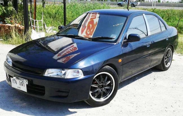 Mitsubishi lancer ท้ายเบนซ์ ปี 99 เครื่อง 1500 เกียร์ธรรมดา สีสวย เครื่องดี เกียร์เข้านิ่มไม่หลุด ช่วงล่างดี แอร์เย็น เลี้ยวไม่ดัง ไม่มีปัญหาความร้อน แม็กซ์ 16 ภาษีไม่ขาด รถพร้อมใช้เลยครับ   ราคา 77,000 บาท   0896878976 โอ๋   id line : charnpreecha   ดูรถ