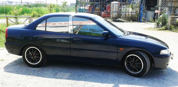 Mitsubishi lancer ท้ายเบนซ์ ปี 99 เครื่อง 1500 เกียร์ธรรมดา สีสวย เครื่องดี เกียร์เข้านิ่มไม่หลุด ช่วงล่างดี แอร์เย็น เลี้ยวไม่ดัง ไม่มีปัญหาความร้อน แม็กซ์ 16 ภาษีไม่ขาด รถพร้อมใช้เลยครับ   ราคา 77,000 บาท   0896878976 โอ๋   id line : charnpreecha   ดูรถ