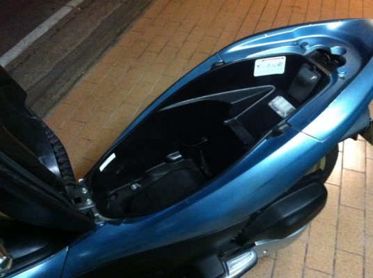 ขออนุญาติขาย HONDA PCX 150-i รุ่น IDLING STOP ปี 2013 โอนให้ฟรีครับ