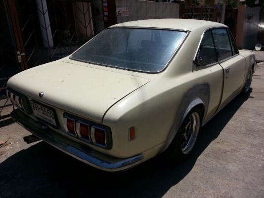 โตโยต้า R72 เก่าเก็บ 2 ประตู