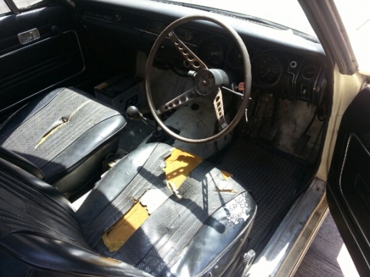 โตโยต้า R72 เก่าเก็บ 2 ประตู