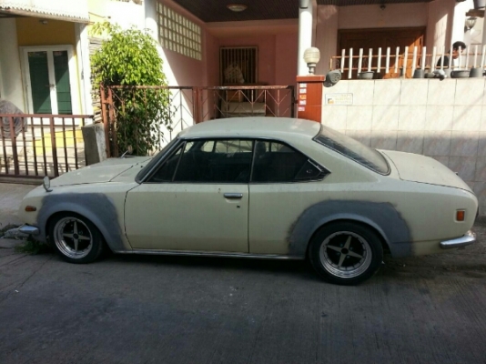 โตโยต้า R72 เก่าเก็บ 2 ประตู