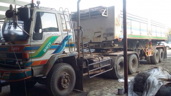 ขายหัวลากพร้อมหาง ISUZU FXZ23KFYK เครื่อง 240 แรง พร้อมหางเซิมิดัมพ์อู่สหกิจ ทะเบียนพร้อม