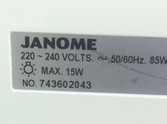 จักรเย็บผ้า JANOME  สภาพค่อยข้างใหม่มาก เย็บเส้นตรง ซิกแซด และลายแบบต่างๆ