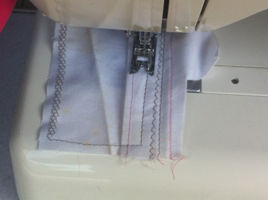 จักรเย็บผ้า JANOME  สภาพค่อยข้างใหม่มาก เย็บเส้นตรง ซิกแซด และลายแบบต่างๆ