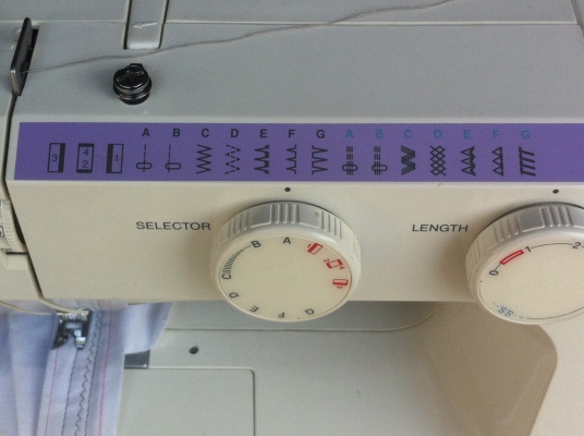 จักรเย็บผ้า JANOME  สภาพค่อยข้างใหม่มาก เย็บเส้นตรง ซิกแซด และลายแบบต่างๆ