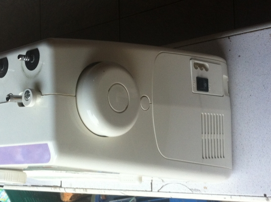 จักรเย็บผ้า JANOME  สภาพค่อยข้างใหม่มาก เย็บเส้นตรง ซิกแซด และลายแบบต่างๆ