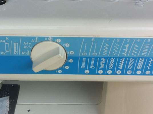 จักรเย็บผ้า LANA  สภาพค่อยข้างใหม่ เย็บเส้นตรง ซิกแซด และลายแบบต่างๆตามภาพ