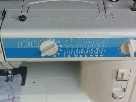 จักรเย็บผ้า LANA  สภาพค่อยข้างใหม่ เย็บเส้นตรง ซิกแซด และลายแบบต่างๆตามภาพ