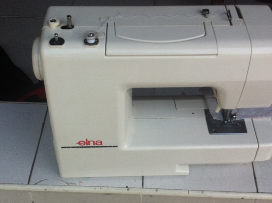 จักรเย็บผ้า LANA  สภาพค่อยข้างใหม่ เย็บเส้นตรง ซิกแซด และลายแบบต่างๆตามภาพ