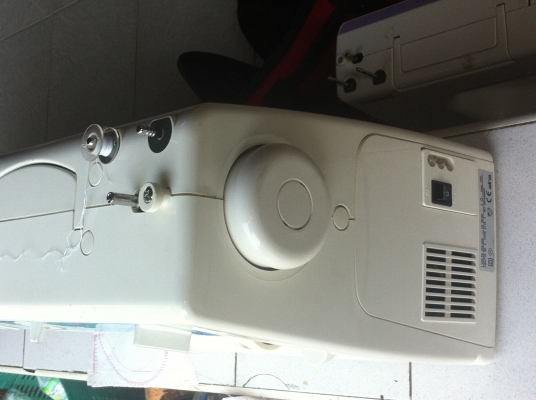 จักรเย็บผ้า LANA  สภาพค่อยข้างใหม่ เย็บเส้นตรง ซิกแซด และลายแบบต่างๆตามภาพ