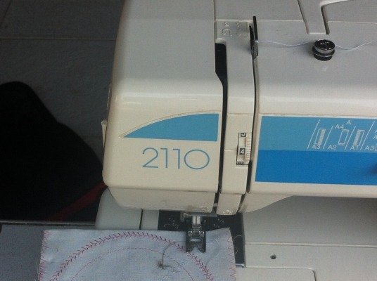 จักรเย็บผ้า LANA  สภาพค่อยข้างใหม่ เย็บเส้นตรง ซิกแซด และลายแบบต่างๆตามภาพ