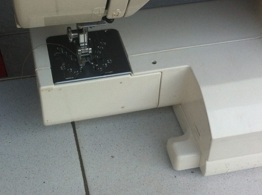 จักรเย็บผ้า LANA  สภาพค่อยข้างใหม่ เย็บเส้นตรง ซิกแซด และลายแบบต่างๆตามภาพ