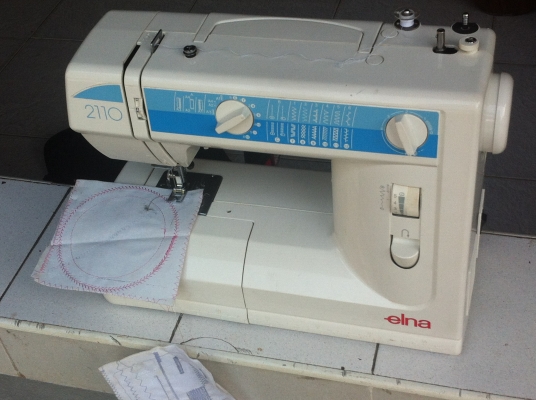 จักรเย็บผ้า LANA  สภาพค่อยข้างใหม่ เย็บเส้นตรง ซิกแซด และลายแบบต่างๆตามภาพ