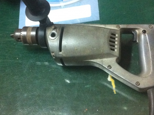 สว่านมือ Makita รุ่น 6301 ขนาดกำลัง 700 W. หัวจับดอกสว่านได้ถึง 13 มม.