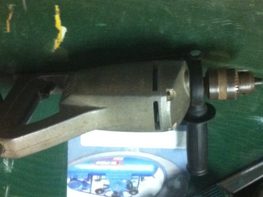 สว่านมือ Makita รุ่น 6301 ขนาดกำลัง 700 W. หัวจับดอกสว่านได้ถึง 13 มม.