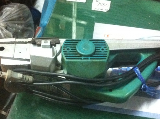 กบไฟฟ้า Makita รุ่น 1100 ขนาดกำลัง 750 W. สภาพพร้อมใช้งานใบมีดคม