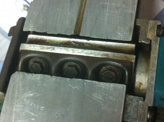 กบไฟฟ้า Makita รุ่น 1100 ขนาดกำลัง 750 W. สภาพพร้อมใช้งานใบมีดคม