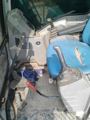 **1,450,000 บ.ต่อรอง/// แบคโฮ SK200 MARK-6 YN10** ขาย KOBELCO MARK-6 SK200 YN10 แบคโค สภาพเก่านอก S.No.YN10-40683 เครื่องเดิม ปั้มเดิม ไฟฟ้าหน้าจอครบ เครื่องดี แรงดี แห้ง ไม่มีเยิ้ม ปั้มแน่น แรง ทำงานดีเร็ว ไม่โหลด บูมอาร์มสวย ไม่ปะไม่ดาม ไม่ร้าว บุ้งกี๋ห