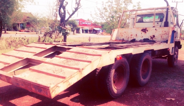 MITSUBISHI FUSO FN215 - 260 HP EK100 สิบล้อเพลาเดียว เทรลเลอร์ท้ายลาดขึ้นรถแบ็คโฮร PC 200 ได้เลยครับ เครื่องยนต์แรงดีสุดๆ ภายในเก๋งคอนโซลครบพร้อม พวงมาลัยเพาเวอร์ ระบบเบรคทริ๊ปฟี้ครบครัน ช่วงล่างใหญ่เพลาเดียวเดิมๆคัชซีสวยไม่มีแตกไม่มีบวม ใช้เหล็กบีมอย่างด