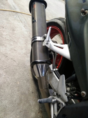 ขาย.honda blackbird ปี2000สรรพสารมิตรแท้สภาพสวยมากพร้อมของแต่งท่อแต่งทั้งเส้น