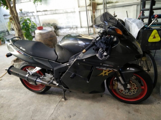 ขาย.honda blackbird ปี2000สรรพสารมิตรแท้สภาพสวยมากพร้อมของแต่งท่อแต่งทั้งเส้น