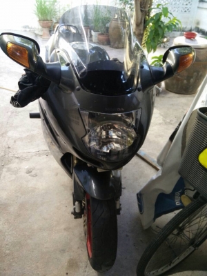 ขาย.honda blackbird ปี2000สรรพสารมิตรแท้สภาพสวยมากพร้อมของแต่งท่อแต่งทั้งเส้น