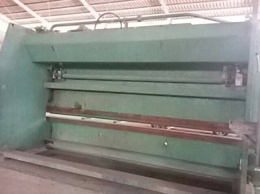 ขายเครื่องตัดกับเครื่องพับยี่ห้อLVD300tonยาว6เมตรขายคู่คับ