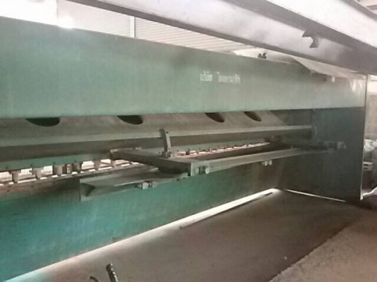 ขายเครื่องตัดกับเครื่องพับยี่ห้อLVD300tonยาว6เมตรขายคู่คับ