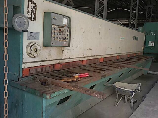 ขายเครื่องตัดกับเครื่องพับยี่ห้อLVD300tonยาว6เมตรขายคู่คับ