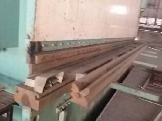 ขายเครื่องตัดกับเครื่องพับยี่ห้อLVD300tonยาว6เมตรขายคู่คับ