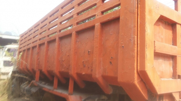 ขายด่วนครับ HINO SUMO FN227 ดั้ม 2 เพลา เครื่องติด ขับได้ ครับ หัวเก๋งต้องทำสีใหม่ ล้อไม่ครบ นะครับ เอกสารเล่มทะเบียน