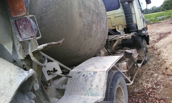 รถโม่ปูน6ล้ิ175แรงโม่ตรง. 3คิว รถพร้อมใช้. ใ้งานอยู่ ไม่มีเล่ม.....ทำสัญญาซื้อขาย.