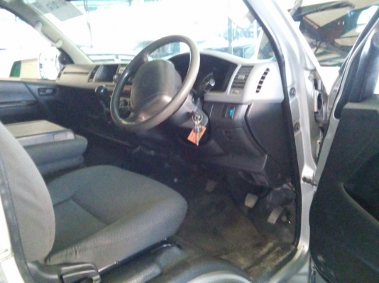 ขายด่วนๆ. รถตู้TOYOTA COMMUTER. ตู้ D4D  2500  CC   MT ปี  2007  เต็มๆ. ราคา 639,,000 บาทค่ะ. โทร 0922726669 ตันหยงค่ะ