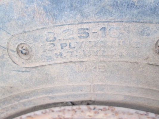 ขายคู่ละ 3,000  บาท ล้อยางรถไถเดินตามครับ