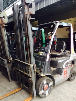 รถยกนิสสันน้ำหนักยก 1.5 ตัน เสาสูง 4 เมตร เครื่องดีเซล เกียร์ออโต้