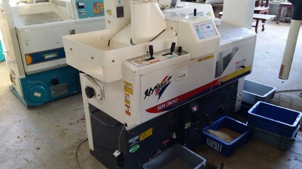 เครื่องสีข้าวกล้องเก่าญี่ปุ่น YANMAR รุ่น SH300  สภาพสวย เครื่องพร้อมใช้งาน  ไม่เคยใช้งานในไทย