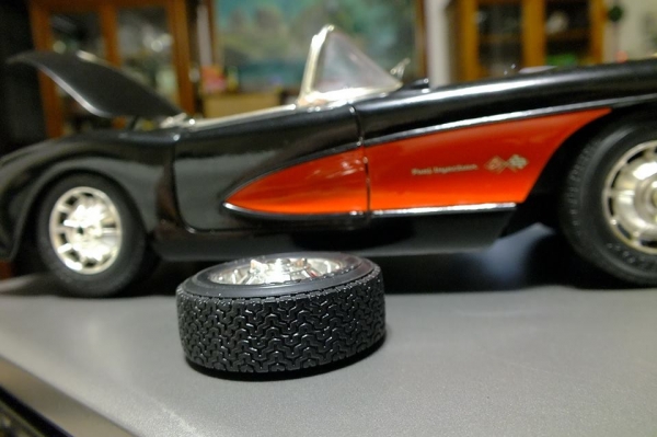 ขออนุญาตขายโมเดลรถคลาสสิคงานเก่า made in italy 1957 Chevrolet Corvette