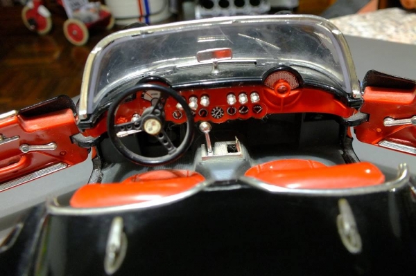 ขออนุญาตขายโมเดลรถคลาสสิคงานเก่า made in italy 1957 Chevrolet Corvette