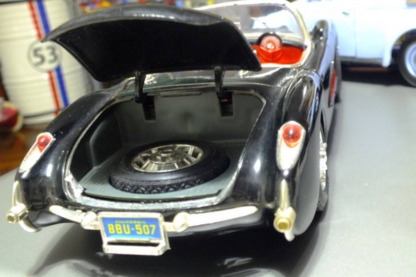 ขออนุญาตขายโมเดลรถคลาสสิคงานเก่า made in italy 1957 Chevrolet Corvette