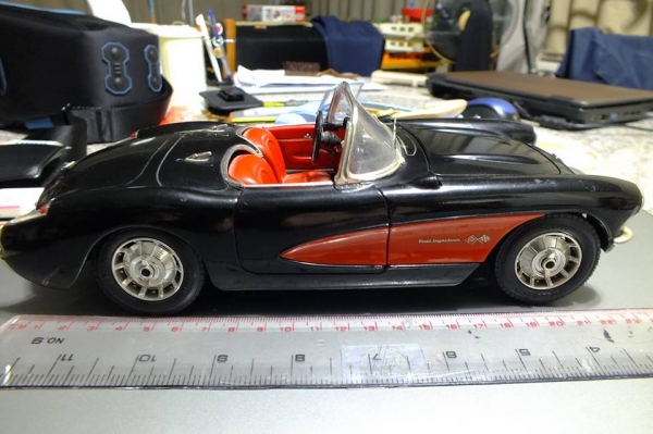 ขออนุญาตขายโมเดลรถคลาสสิคงานเก่า made in italy 1957 Chevrolet Corvette