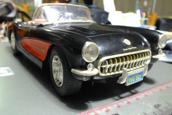 ขออนุญาตขายโมเดลรถคลาสสิคงานเก่า made in italy 1957 Chevrolet Corvette