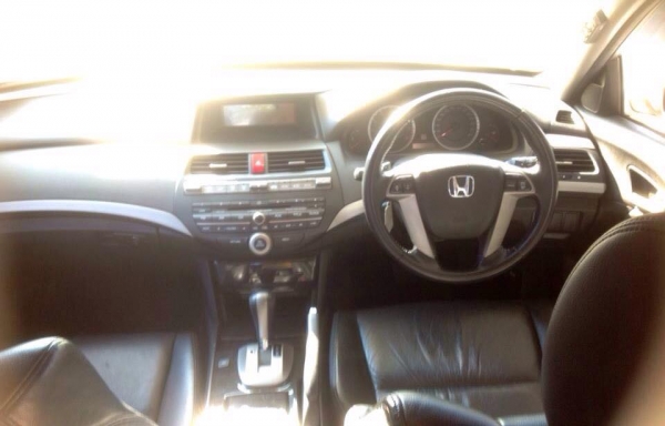 HONDA ACCORD 2.4el 2010 สีขาว