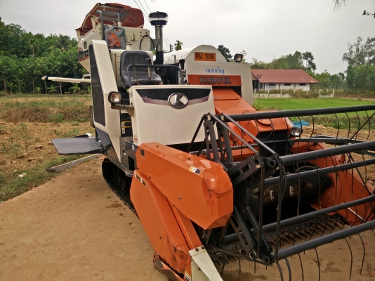 ขายรถเกี่ยวข้าว DC 60 plus ปี54+พ่วงลาก+เล่มทะเบียนราคา 289,000  บาท