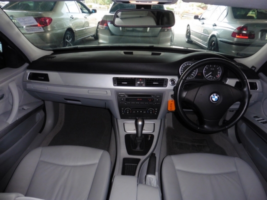 BMW - SERIES 3 - 320iSE E90 AT ปี2006 สีเงิน(ตะกั่ว) เกียร์อัตโนมัติ เครื่องเบนซิน 2000cc BMW - SERIES 3 - 320iSE E90 AT ปี2006 สีเงิน(ตะกั่ว) เกียร์อัตโนมัติ เครื่องเบนซิน 2000cc