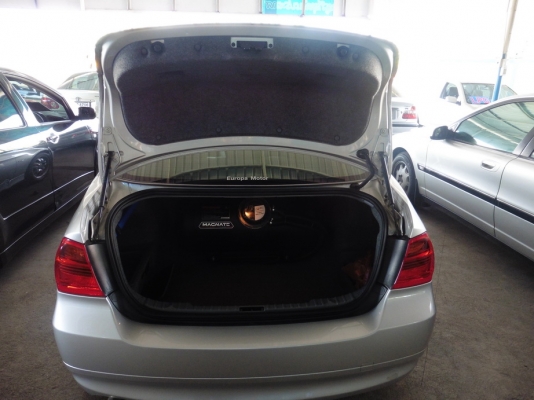 BMW - SERIES 3 - 320iSE E90 AT ปี2006 สีเงิน(ตะกั่ว) เกียร์อัตโนมัติ เครื่องเบนซิน 2000cc BMW - SERIES 3 - 320iSE E90 AT ปี2006 สีเงิน(ตะกั่ว) เกียร์อัตโนมัติ เครื่องเบนซิน 2000cc