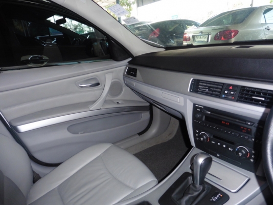BMW - SERIES 3 - 320iSE E90 AT ปี2006 สีเงิน(ตะกั่ว) เกียร์อัตโนมัติ เครื่องเบนซิน 2000cc
