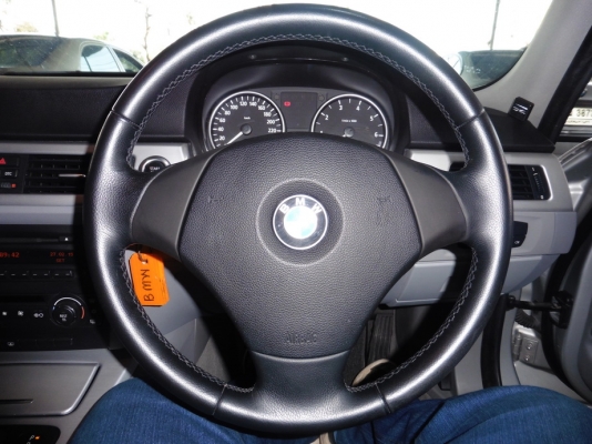 BMW - SERIES 3 - 320iSE E90 AT ปี2006 สีเงิน(ตะกั่ว) เกียร์อัตโนมัติ เครื่องเบนซิน 2000cc BMW - SERIES 3 - 320iSE E90 AT ปี2006 สีเงิน(ตะกั่ว) เกียร์อัตโนมัติ เครื่องเบนซิน 2000cc