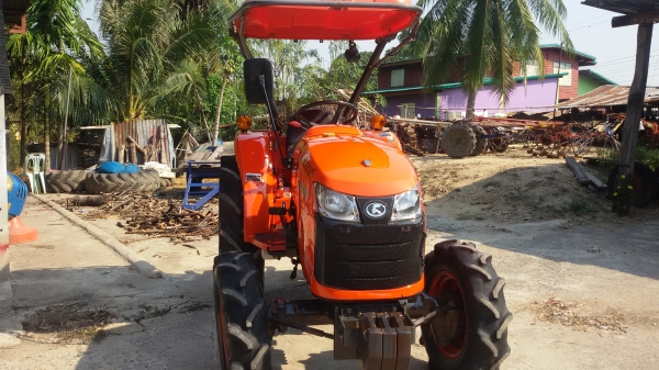 วันนี้ล้างเสร็จแล้วขายรถไถL3608สภาพสวยมากไมขึ้นแค่450ช.ม.ราคา285000บาท ตัวปล่าวไม้เคยไถไม้เคยปั่นนาเป็นรถอัดฟางครับสนใจโทร0813655997อำพร พาเจริญรถอยู่วังบัว คลองขลุง กำแพงเพชร